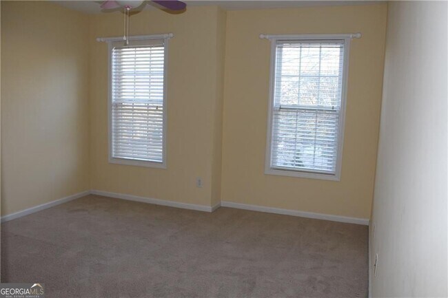 Building Photo - 2627 Hampton Park Dr