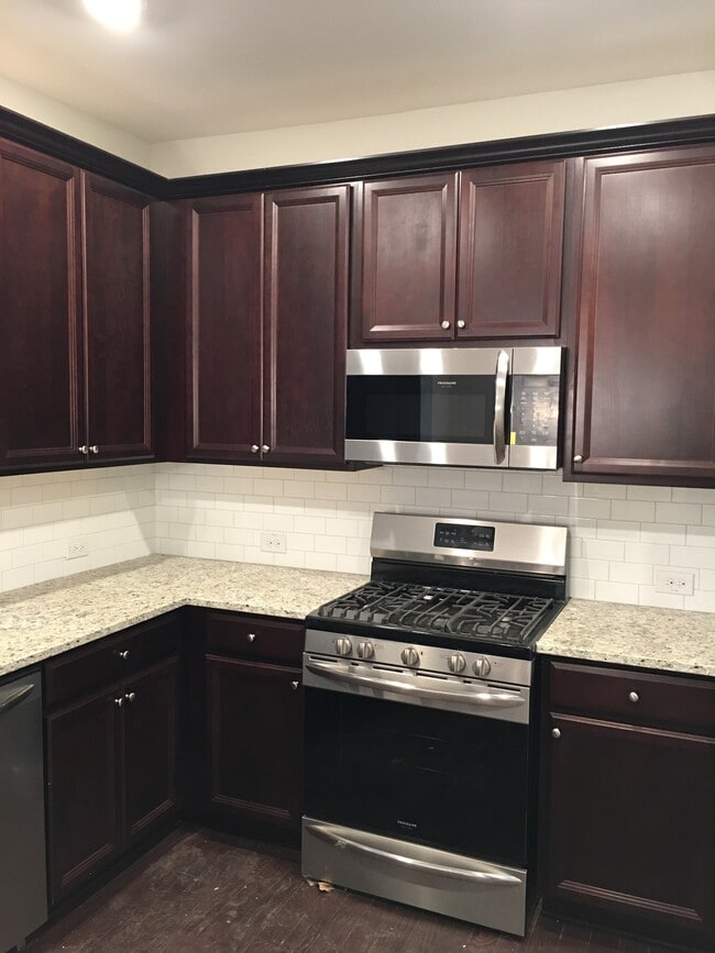 Building Photo - 1256 Elderwood Way