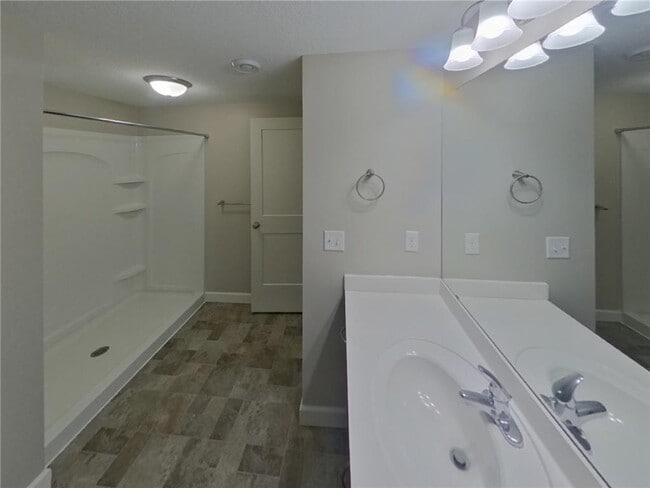 Building Photo - 14060 Ailesbury Ave