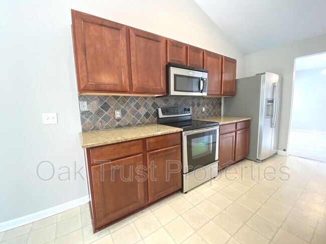 Building Photo - 237 Border Rd