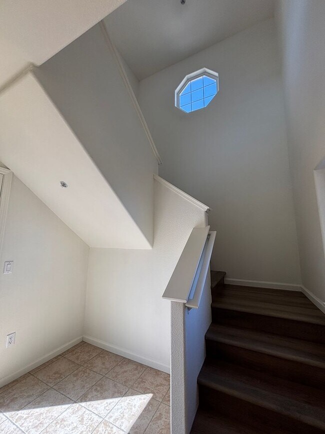 Building Photo - P32000