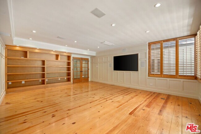 Building Photo - 7972 Mulholland Dr