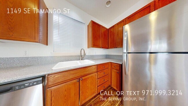 Building Photo - 1149 SE Tamango St