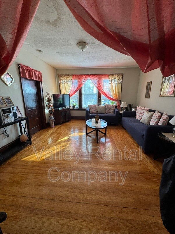 Building Photo - 329 Beech St