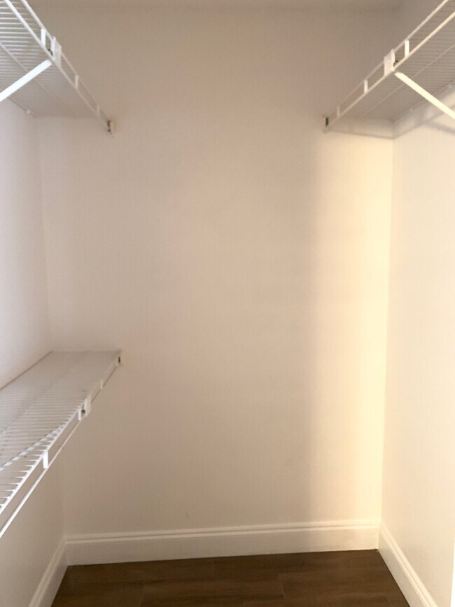 Building Photo - 3 Bedroom Remodeled Home in Surrey Ridge