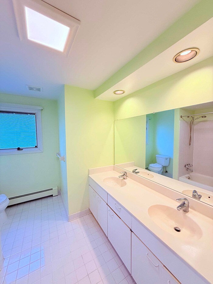 Building Photo - 42021 Banbury Ct