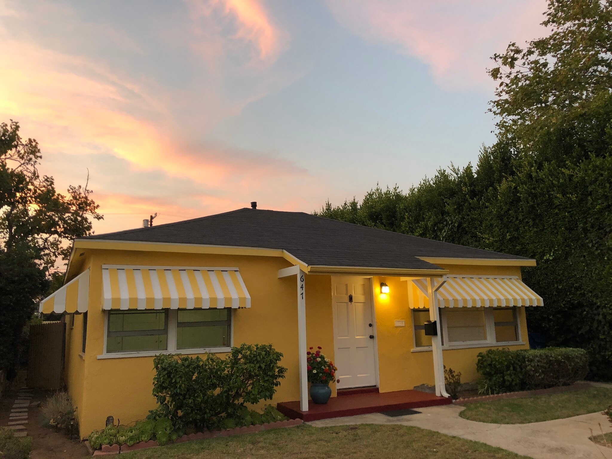 Building Photo - 647 Brooks Ave