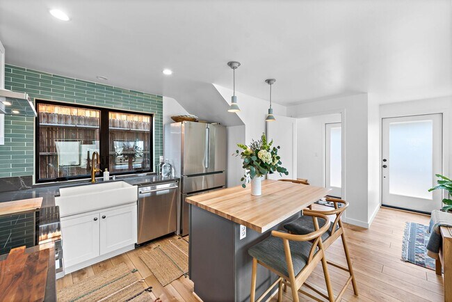 Building Photo - Woods Cove Ocean View Apartment