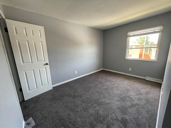 Building Photo - Bexvie Village Townhomes - Renovated unit