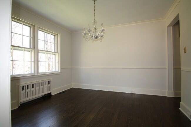 Building Photo - 1205 Long Hill Rd