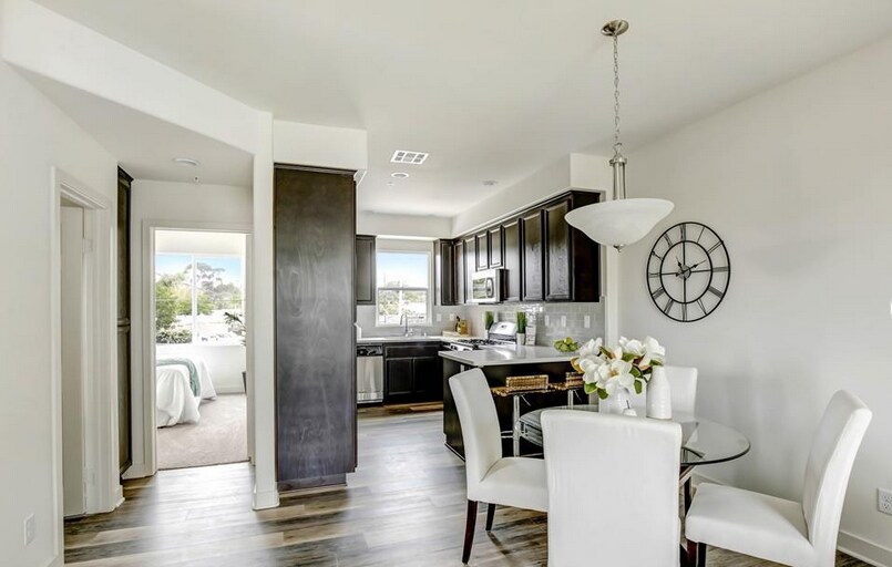 Building Photo - 707 Magnolia Ave