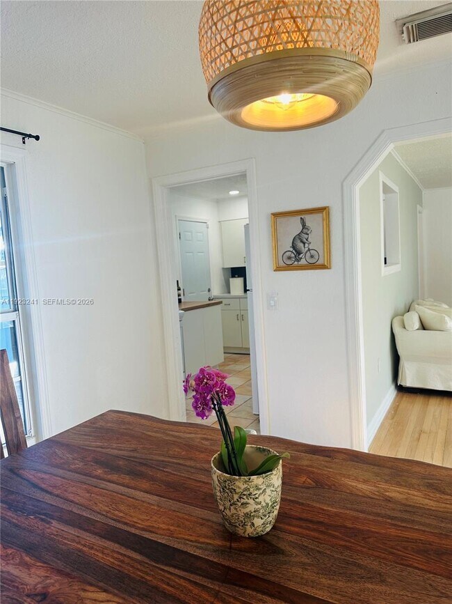 Building Photo - 3927 SW 64th Ave