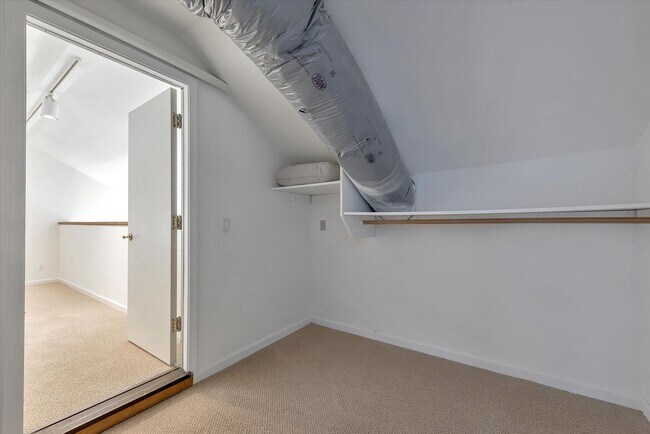 Building Photo - 954 Russell Ave