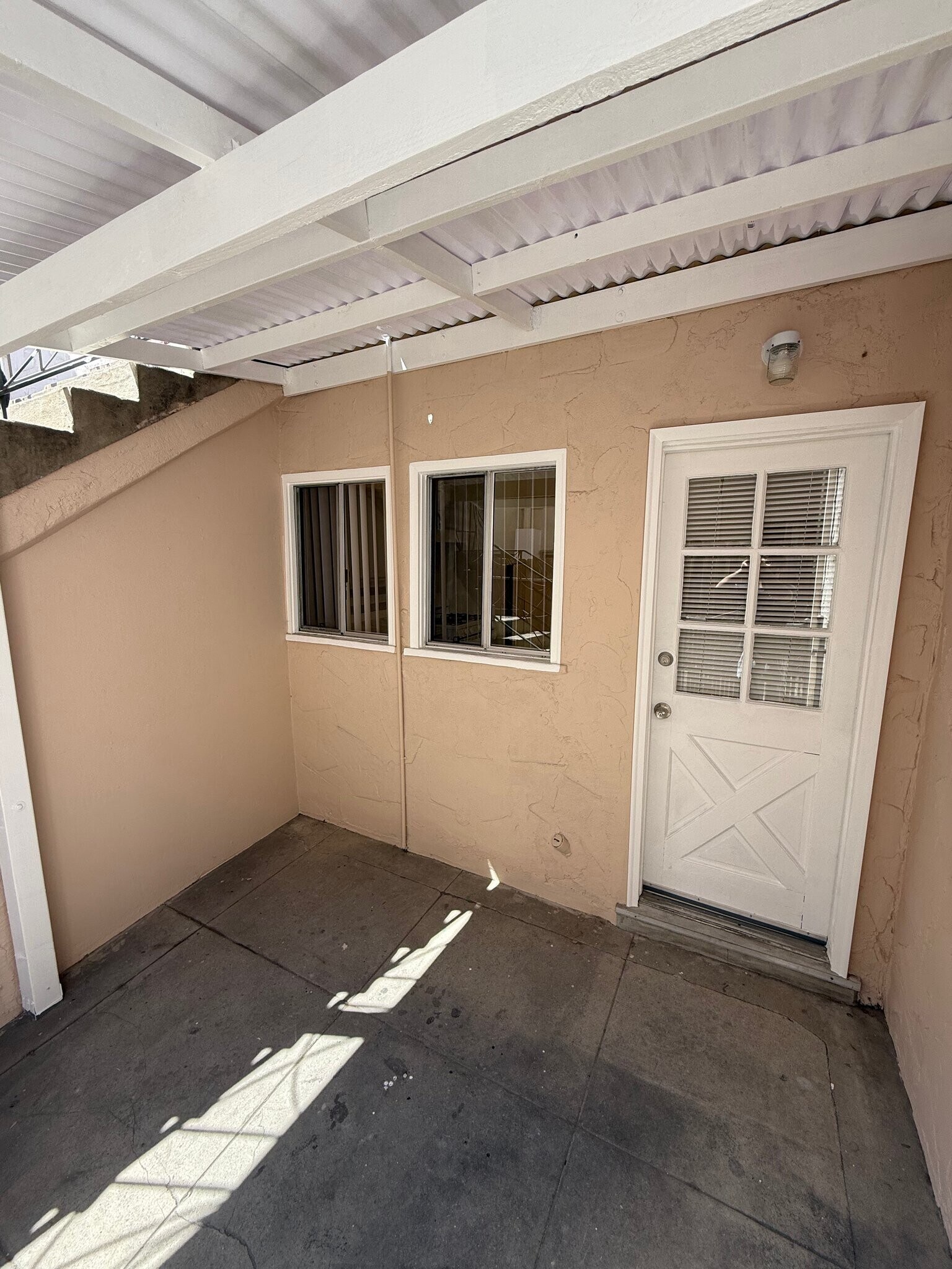 Building Photo - 1140 E Maple St