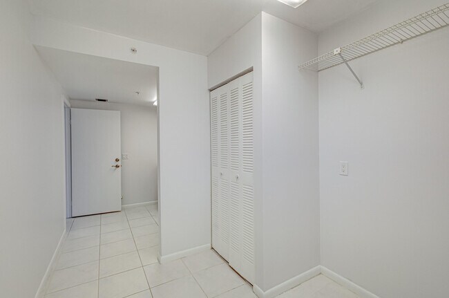 Building Photo - 901 Seafarer Cir
