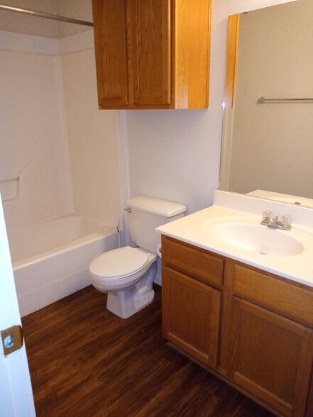 Building Photo - 1210 webhollow Cir