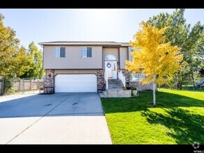 Building Photo - 1243 1870 N