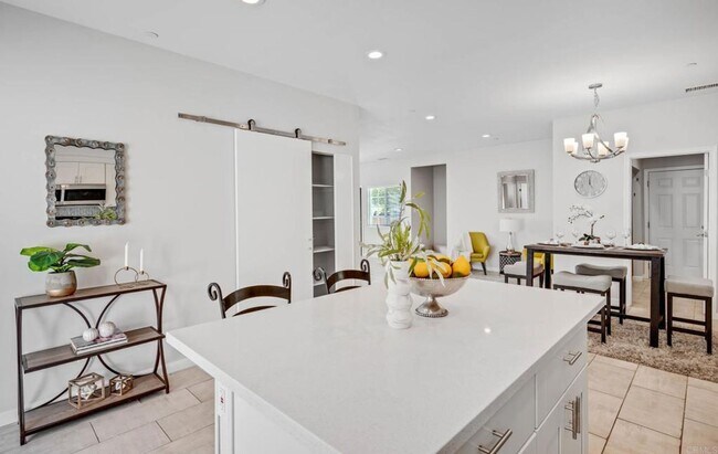 Building Photo - ***Gorgeous 5 bedroom, 3 bath Home in Imperial Beach