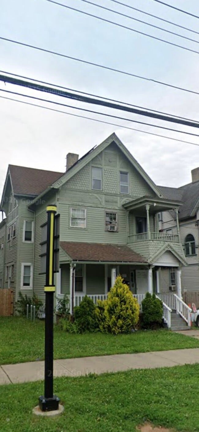 Building Photo - 469 Howard Ave