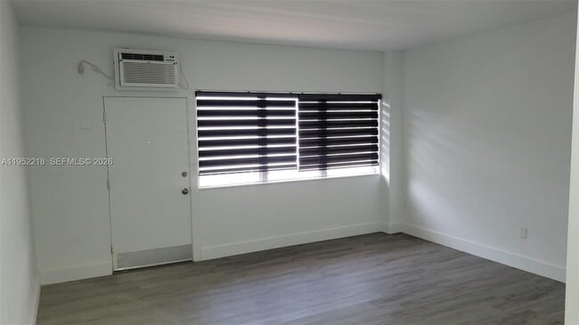 Building Photo - 2101 Normandy Dr