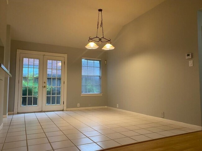 Building Photo - 1206 Charlton Park Dr