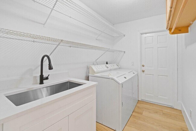 Building Photo - 13471 Barberry Dr