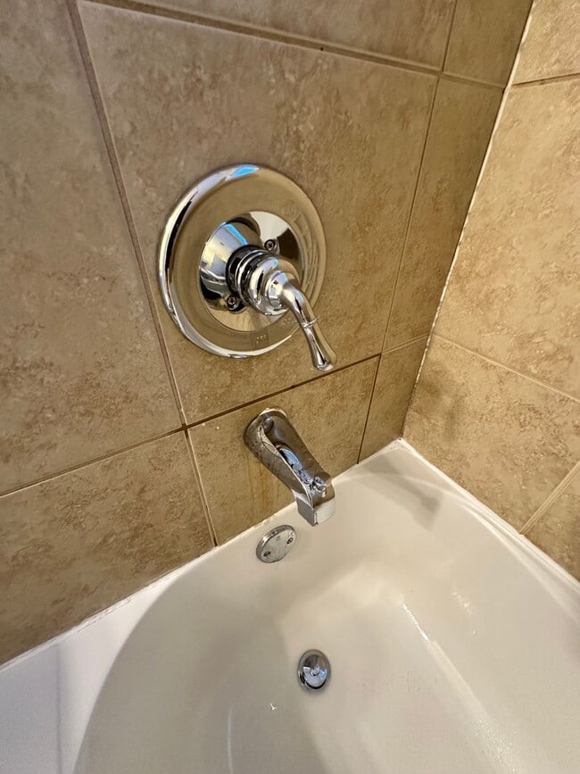 Building Photo - Updated 5-BR, 2-BA Apartment by the U of M Available!