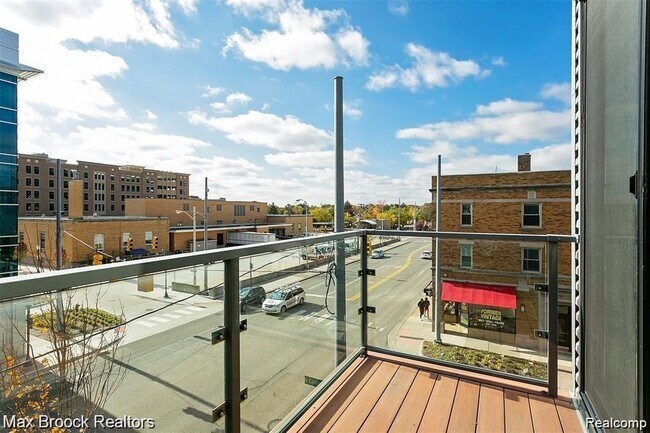 Building Photo - 100 N Center St