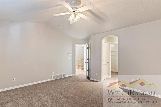 Building Photo - Very Spacious 2 Bedroom 3 Bath Ogden Home