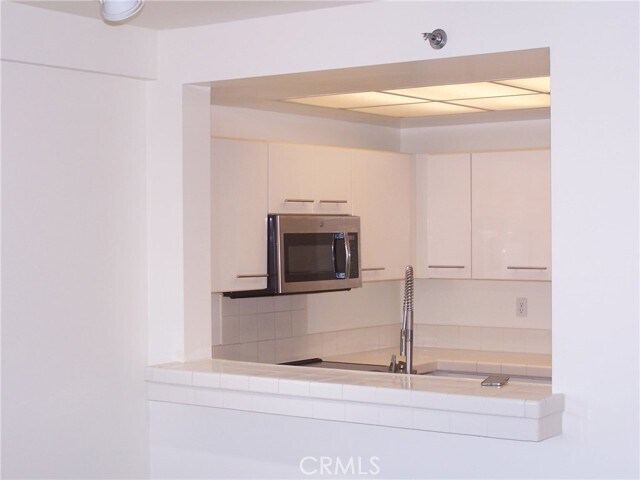 Building Photo - 525 E Seaside Way
