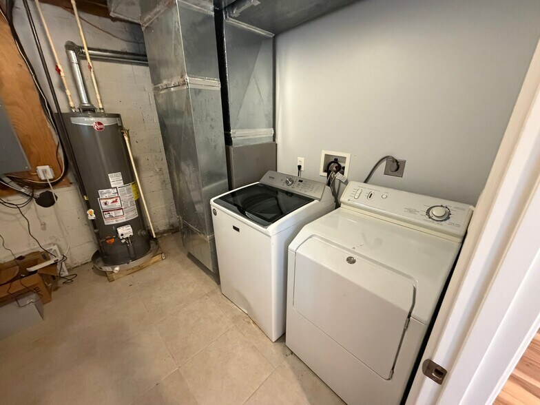 Building Photo - 1621 Oaklawn Ct