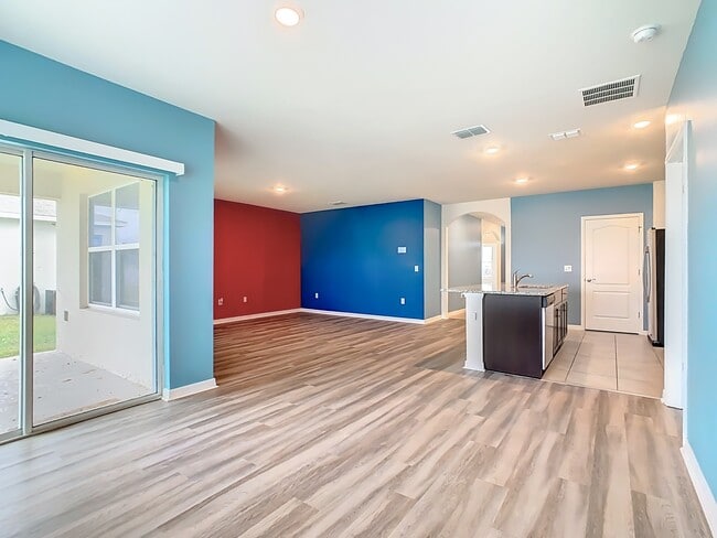 Building Photo - 3348 Perennial Ln