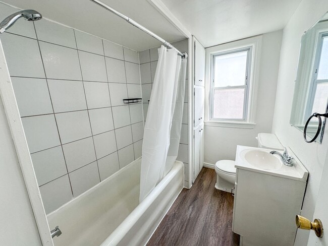 Building Photo - 703 Spencer St NE