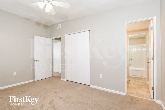 Building Photo - 813 W Highland Dr