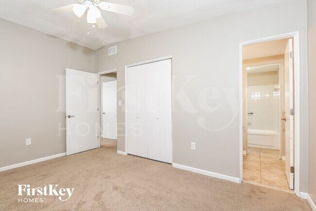 Building Photo - 813 W Highland Dr