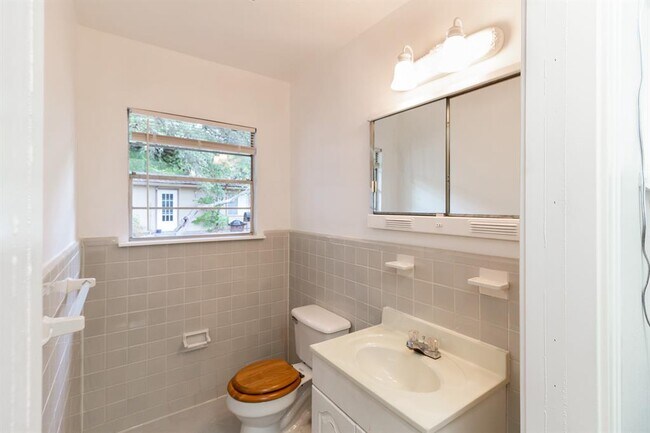 Building Photo - 2305 Westforest Dr