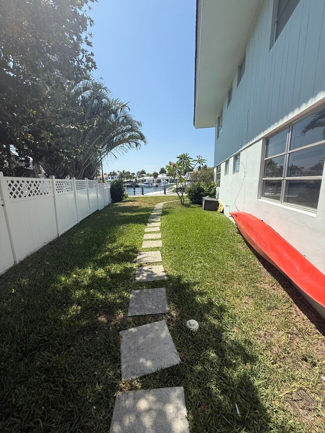 Building Photo - 2613 NE 28th Ct