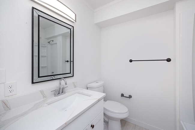 Building Photo - 5 bed 4 bath home in somerset available 9/1