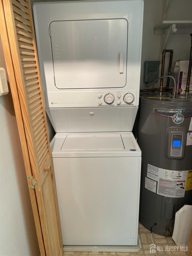 Building Photo - 911 Ravens Crest Dr