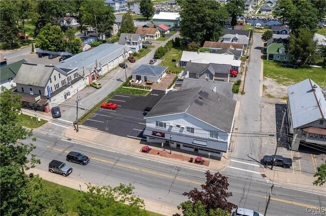 Primary Photo - 1004 Main St