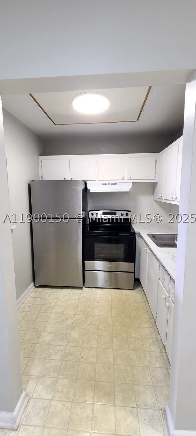 Building Photo - 92 Berkshire D
