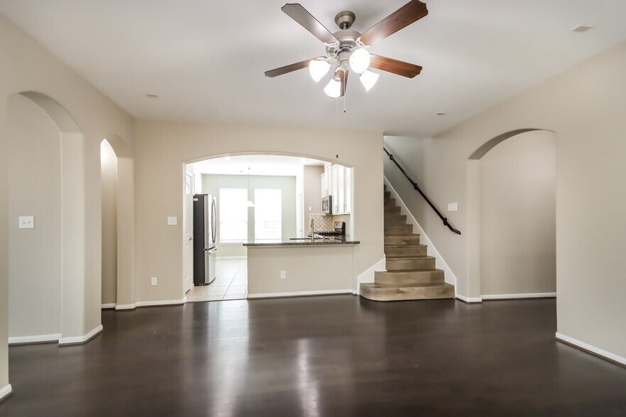 Building Photo - 10519 Sun River Falls Dr