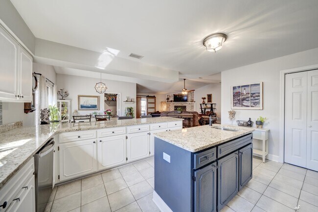 Building Photo - 707 Plantation Cir