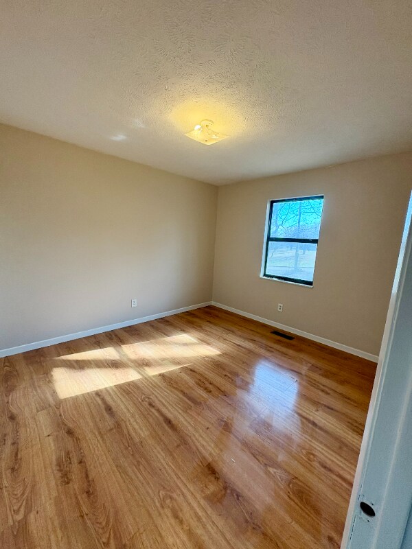 Building Photo - 412 Meadowview Ln