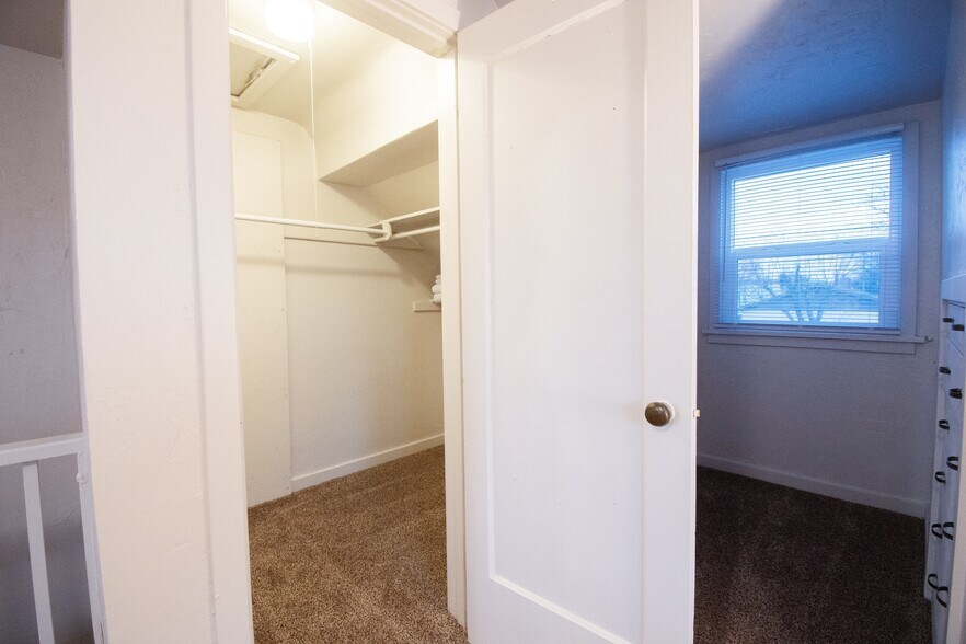 Walk-in closet (master suite) - 103 Harrison St
