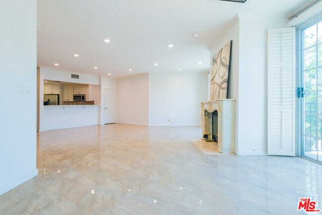Building Photo - 458 N Oakhurst Dr