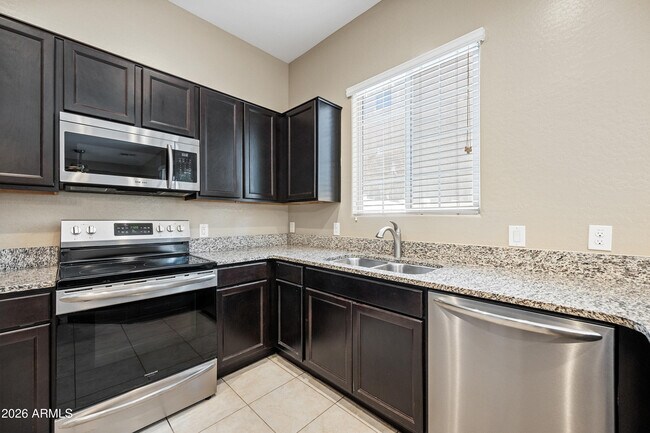 Building Photo - 1367 S Country Club Dr