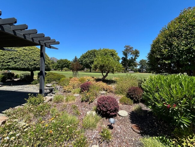 Building Photo - 266 Valley Oaks Dr
