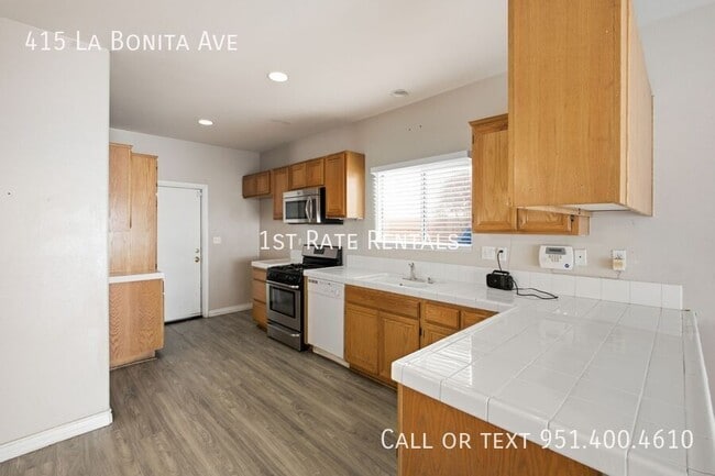 Building Photo - 415 La Bonita Ave