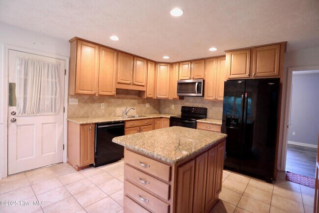 Building Photo - 202 Haldane Dr